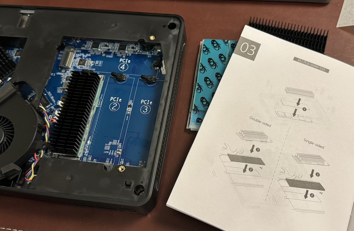 SSD取り付け途中